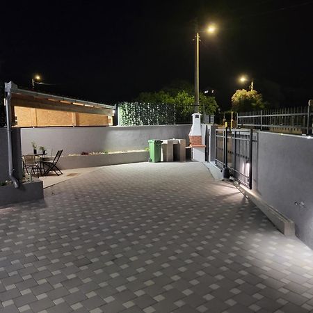 Apartman Dino โตรกีร์ ภายนอก รูปภาพ
