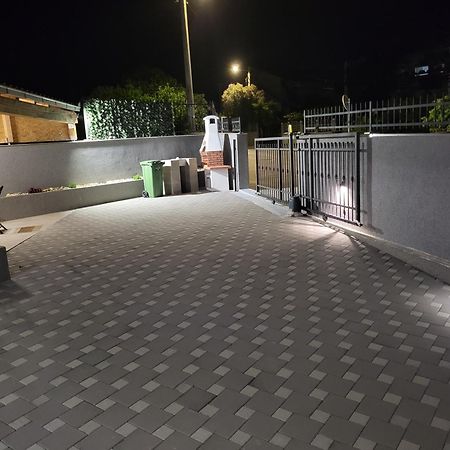 Apartman Dino โตรกีร์ ภายนอก รูปภาพ