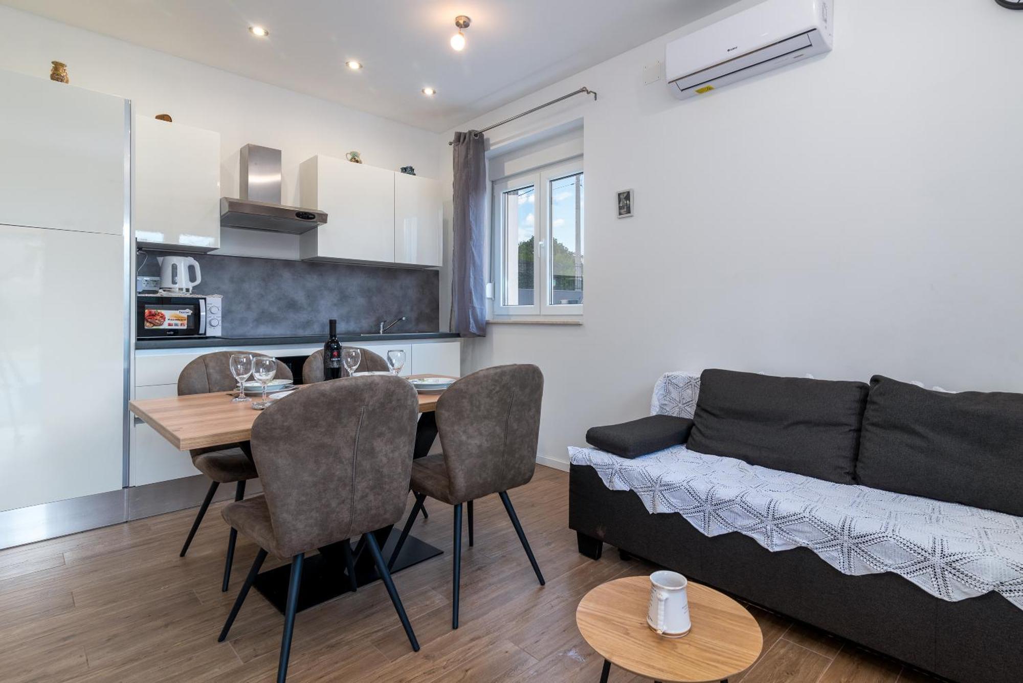Apartman Dino โตรกีร์ ภายนอก รูปภาพ