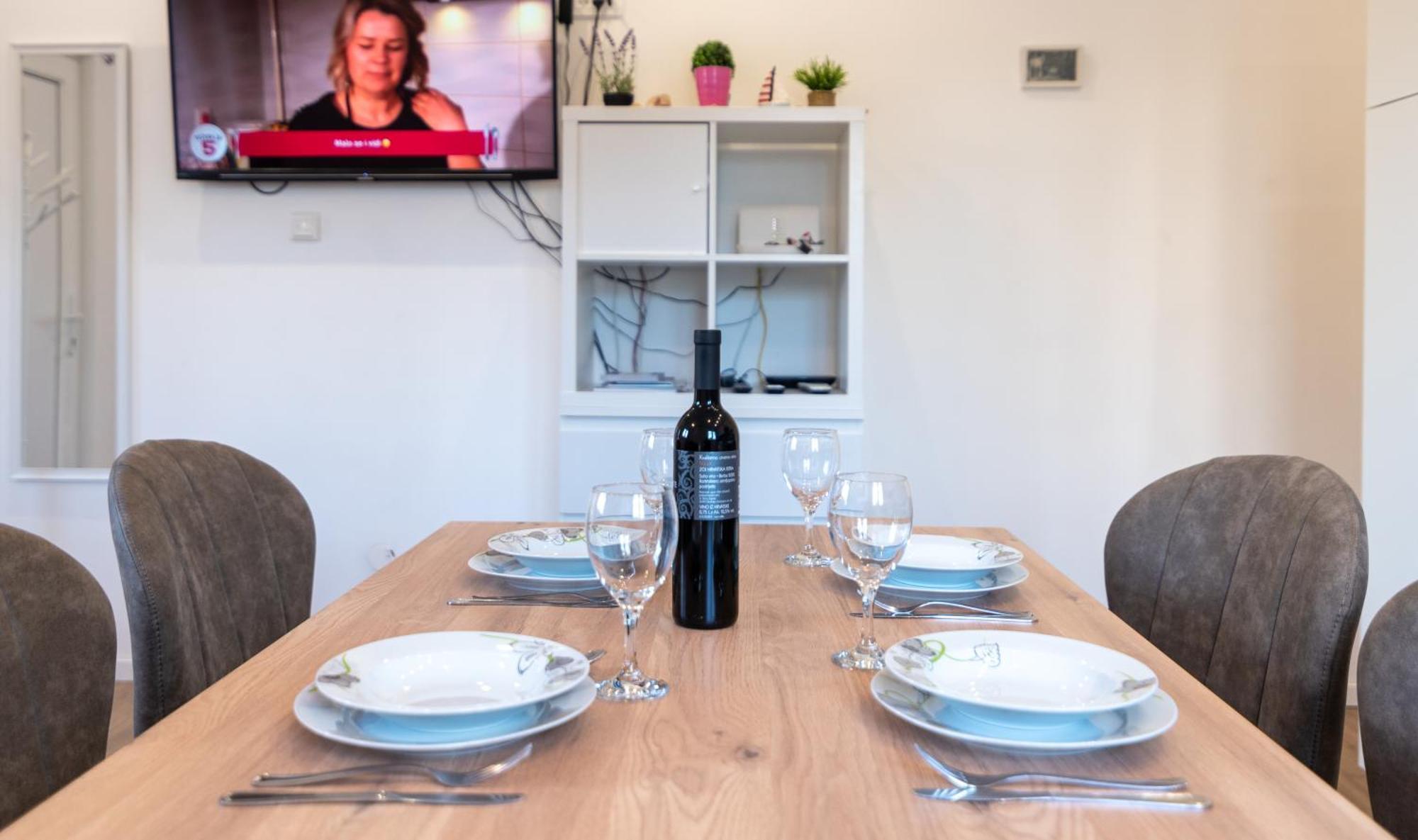 Apartman Dino โตรกีร์ ภายนอก รูปภาพ