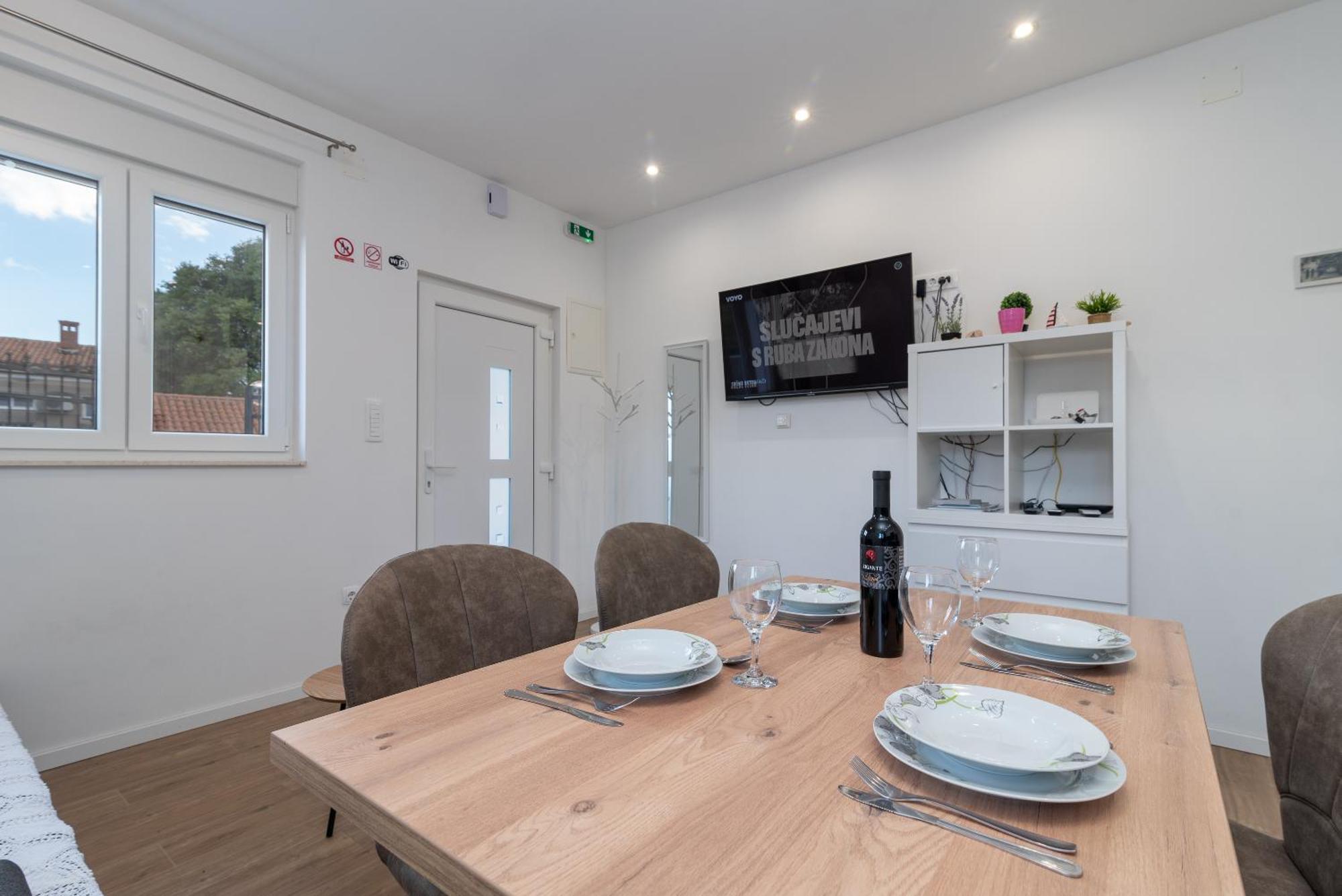 Apartman Dino โตรกีร์ ภายนอก รูปภาพ