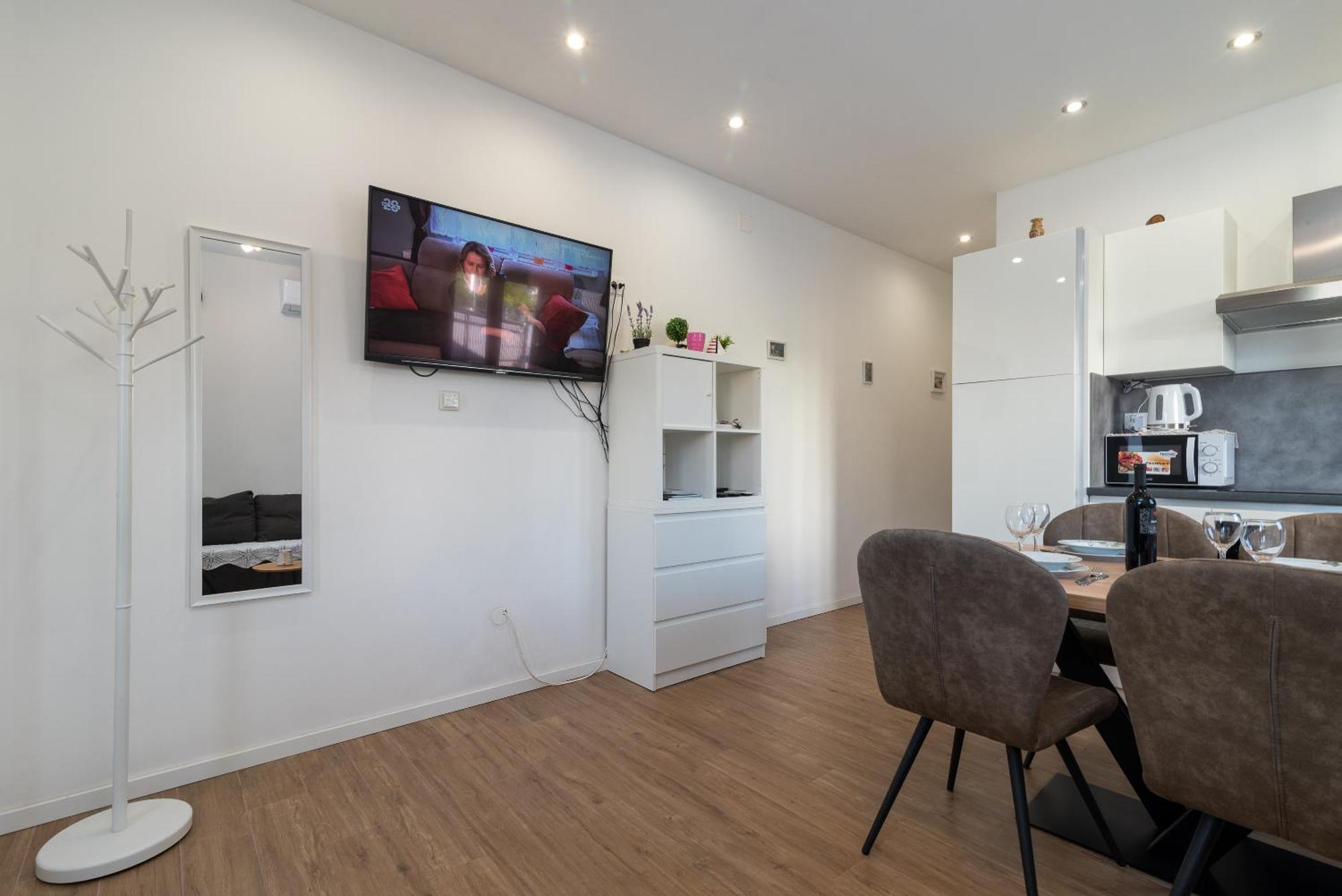 Apartman Dino โตรกีร์ ภายนอก รูปภาพ