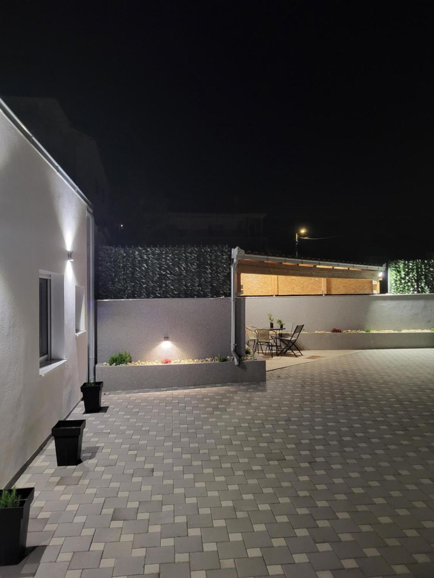 Apartman Dino โตรกีร์ ภายนอก รูปภาพ