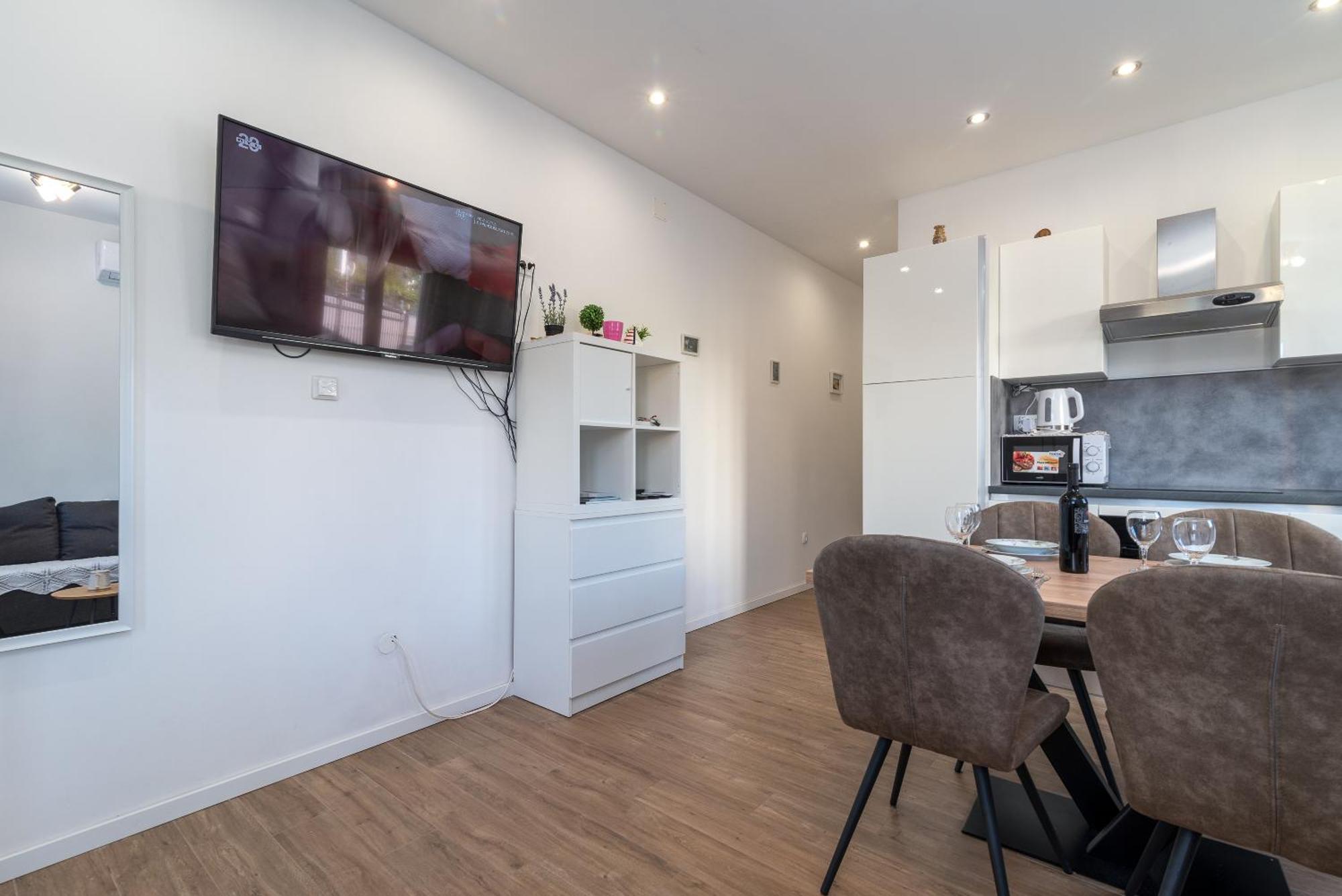 Apartman Dino โตรกีร์ ภายนอก รูปภาพ