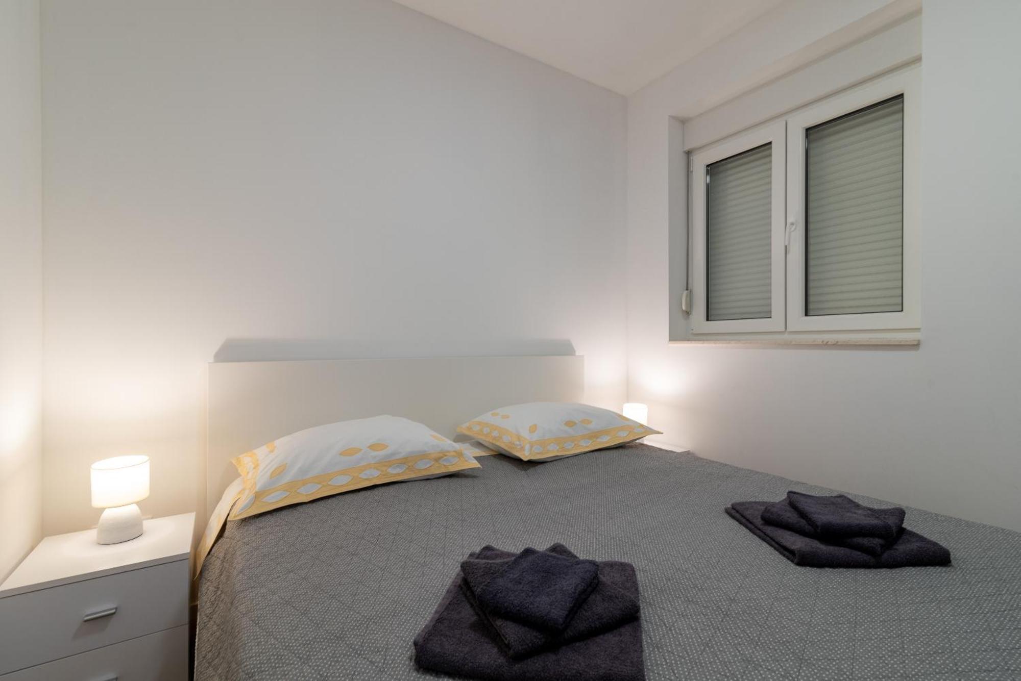 Apartman Dino โตรกีร์ ภายนอก รูปภาพ