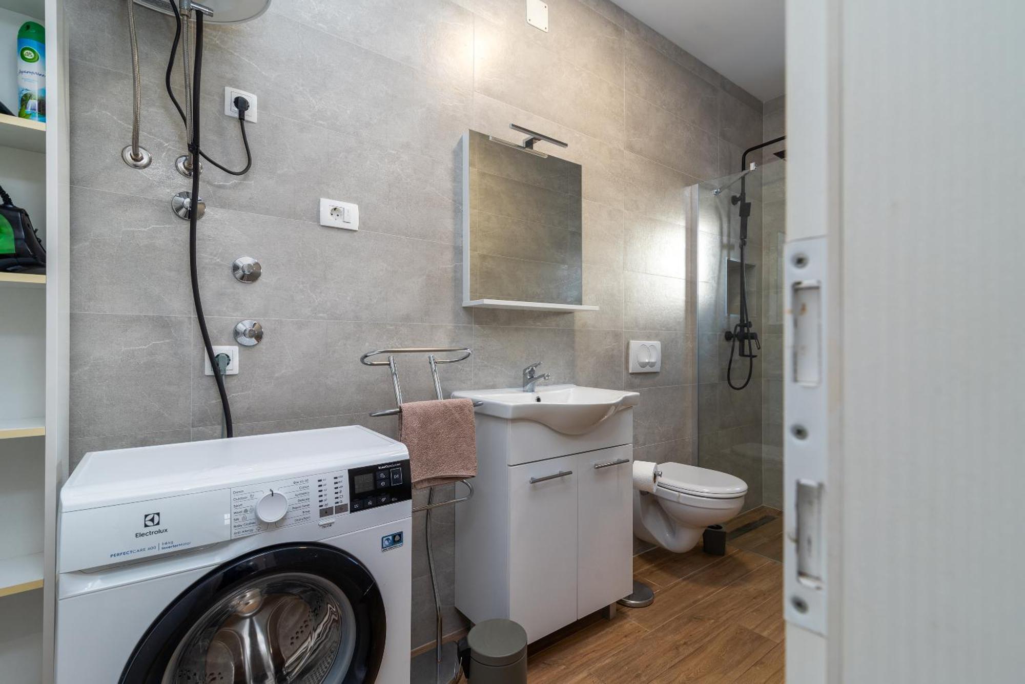 Apartman Dino โตรกีร์ ภายนอก รูปภาพ