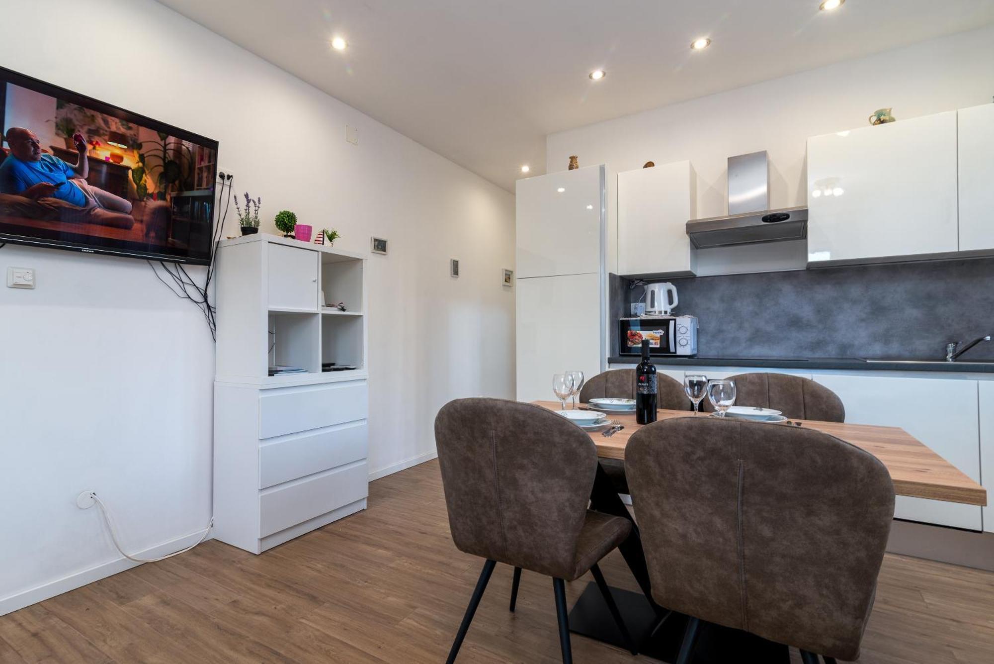Apartman Dino โตรกีร์ ภายนอก รูปภาพ
