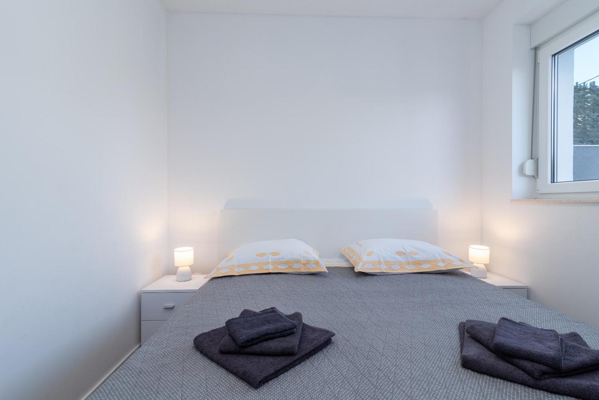 Apartman Dino โตรกีร์ ภายนอก รูปภาพ
