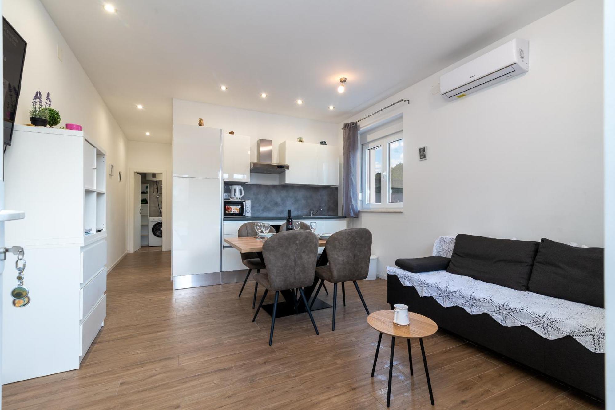 Apartman Dino โตรกีร์ ภายนอก รูปภาพ