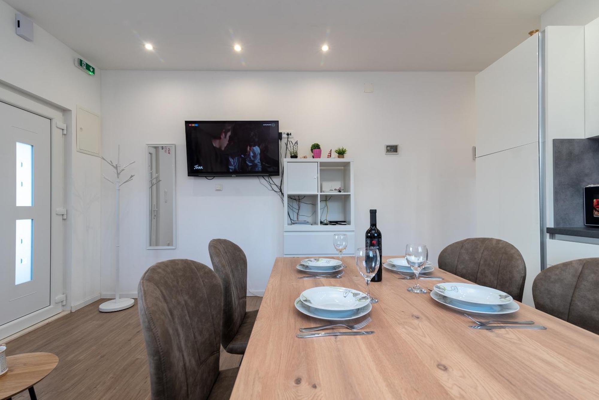 Apartman Dino โตรกีร์ ภายนอก รูปภาพ