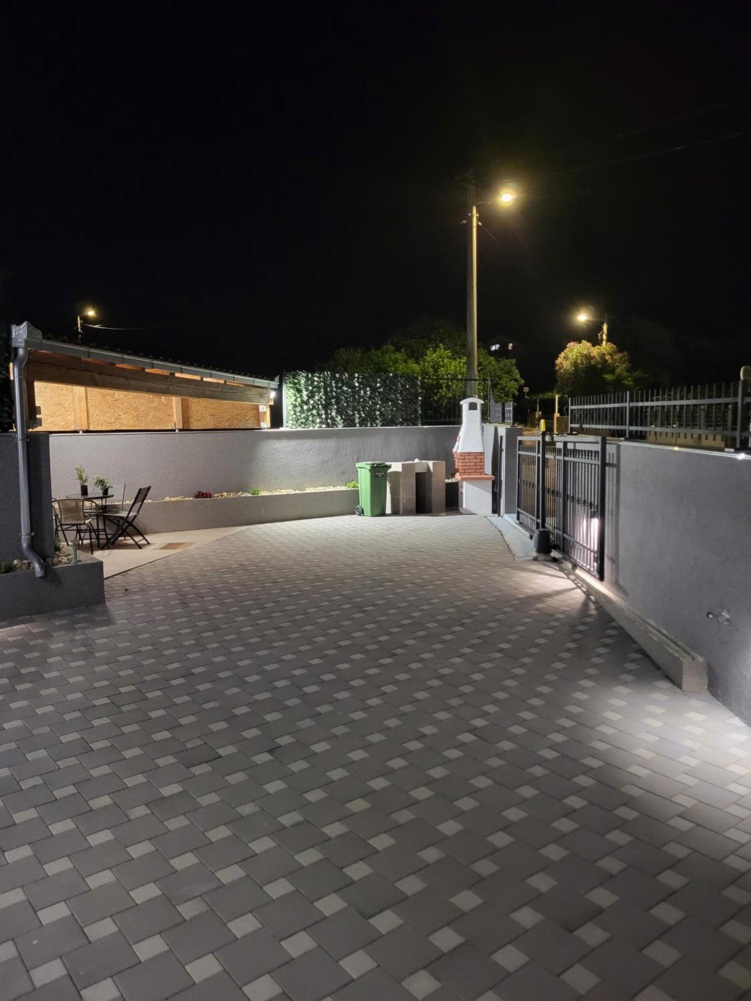 Apartman Dino โตรกีร์ ภายนอก รูปภาพ