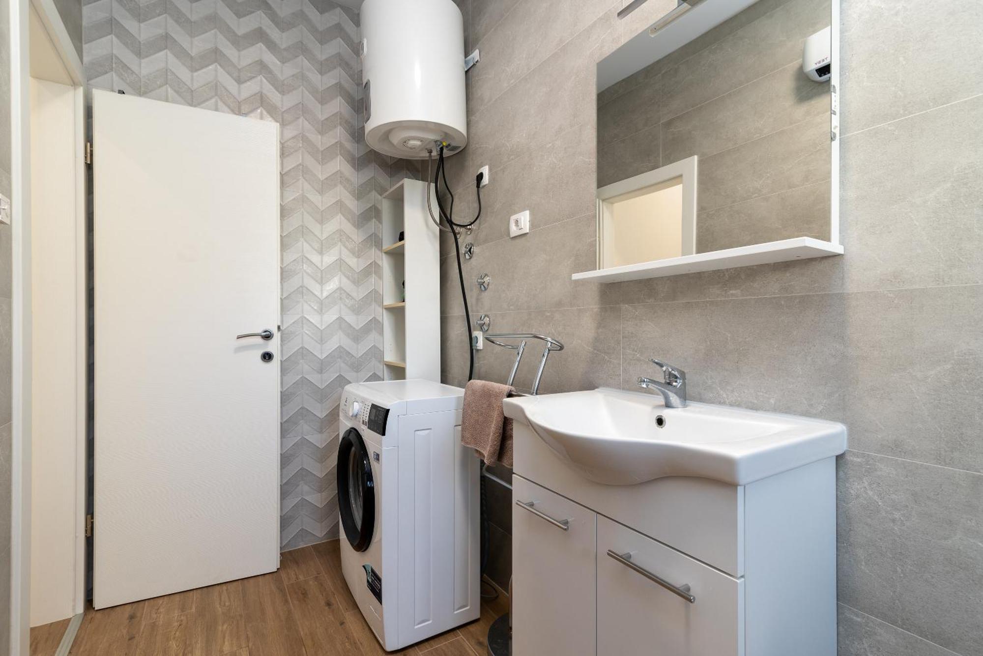 Apartman Dino โตรกีร์ ภายนอก รูปภาพ
