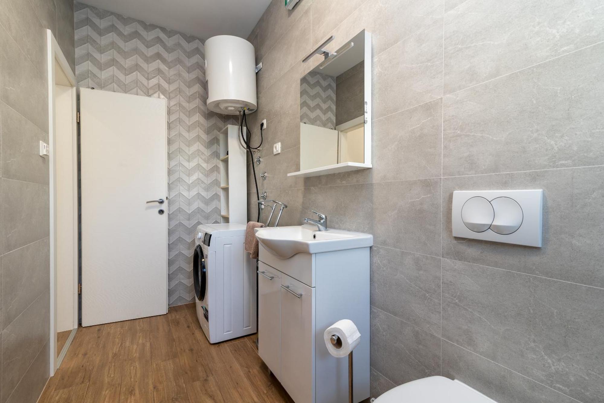 Apartman Dino โตรกีร์ ภายนอก รูปภาพ